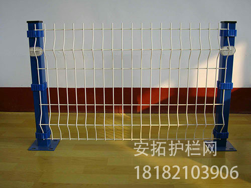 折弯护栏网