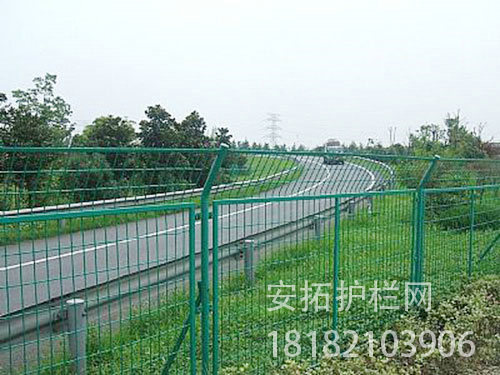 高速公路护栏网为什么多采用框架结构护栏网
